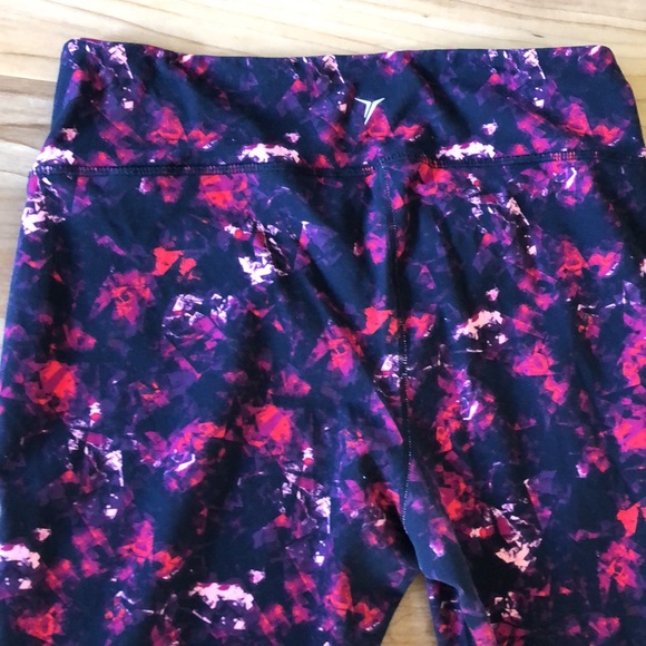 Old Navy Active go-dry black purple red leggings - Picture 6 of 6